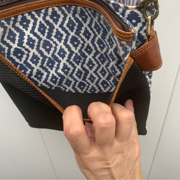 VAAN & CO. Nomad Athens Crossbody - Picture 11 of 16